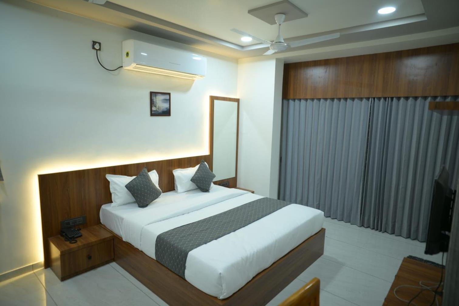 Hotel Aagman Palanpur Екстер'єр фото